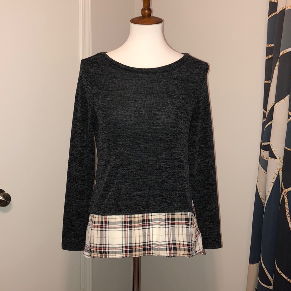 S charcoal top w/sewn in Burberry looking underlay
